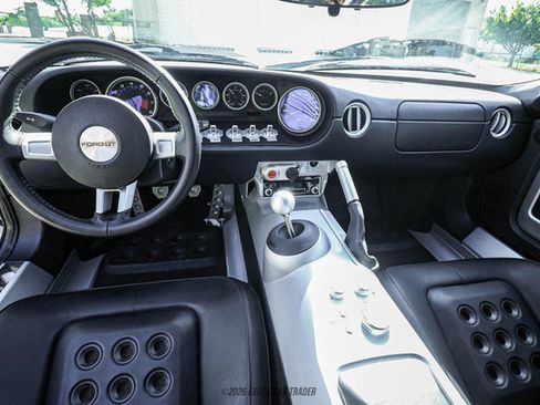 Used 2005 Ford GT RWD image 29
