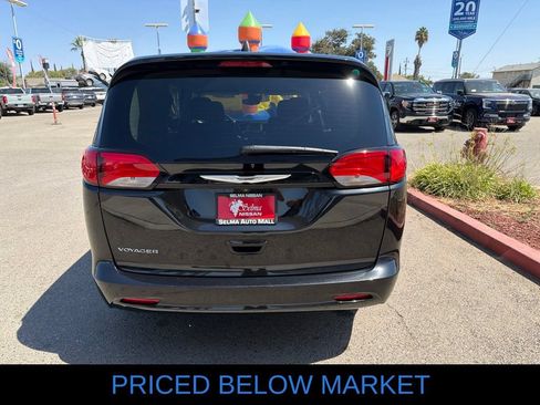 Used 2023 Chrysler Voyager LX FWD image 6