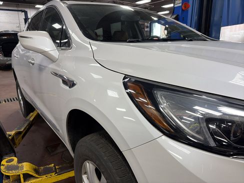 Used 2019 Buick Enclave Essence AWD/4WD image 3