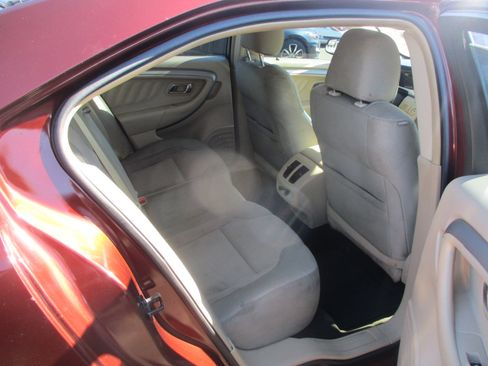 Used 2016 Ford Taurus SEL image 8