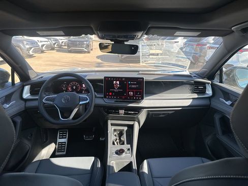 New 2026 Volkswagen Tiguan SE R-Line AWD/4WD image 17