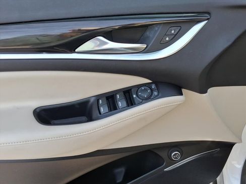 Used 2021 Buick Enclave Essence image 16