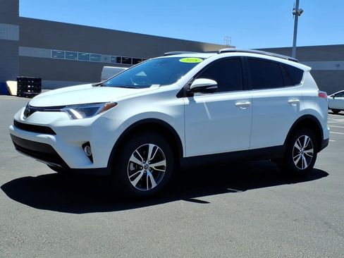 Used 2018 Toyota RAV4 XLE AWD/4WD image 3