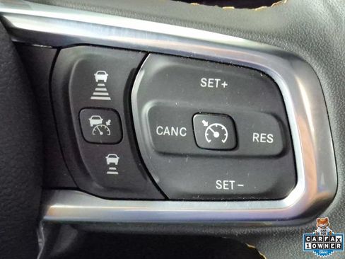 Used 2025 Jeep Wrangler Unlimited Sahara AWD/4WD image 13