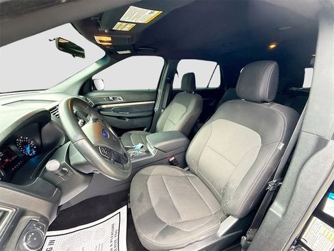 Used 2018 Ford Explorer XLT image 21