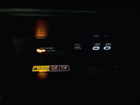 Used 2025 Toyota Camry SE image 25