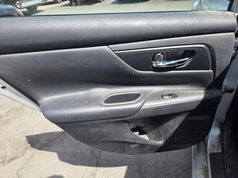 Used 2016 Nissan Altima 2.5 S w/ Power Driver Seat Package FWD image 9