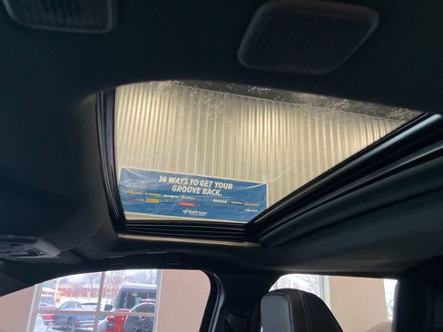 Used 2024 Toyota Tacoma Limited w/ Limited Package (LT) image 12