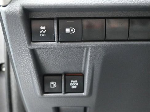 Used 2022 Toyota Sienna XLE image 12