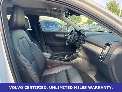 Used 2025 Volvo XC40 B5 Plus AWD/4WD image 8