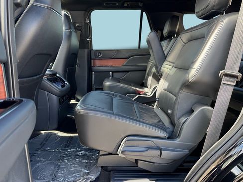 Used 2024 Lincoln Navigator Reserve image 12