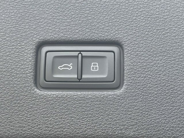 Certified 2023 Audi SQ8 Prestige AWD/4WD image 11