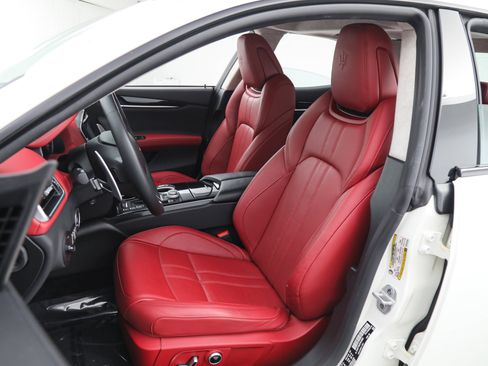 Certified 2023 Maserati Ghibli Modena RWD image 17