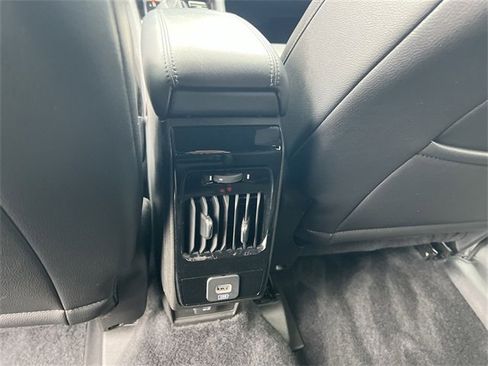 Used 2025 Jeep Compass Latitude image 19