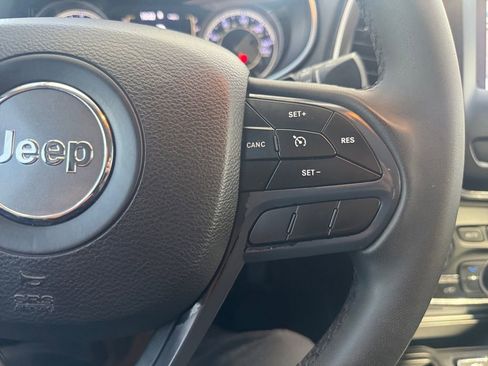 Used 2020 Jeep Cherokee Latitude Plus image 21