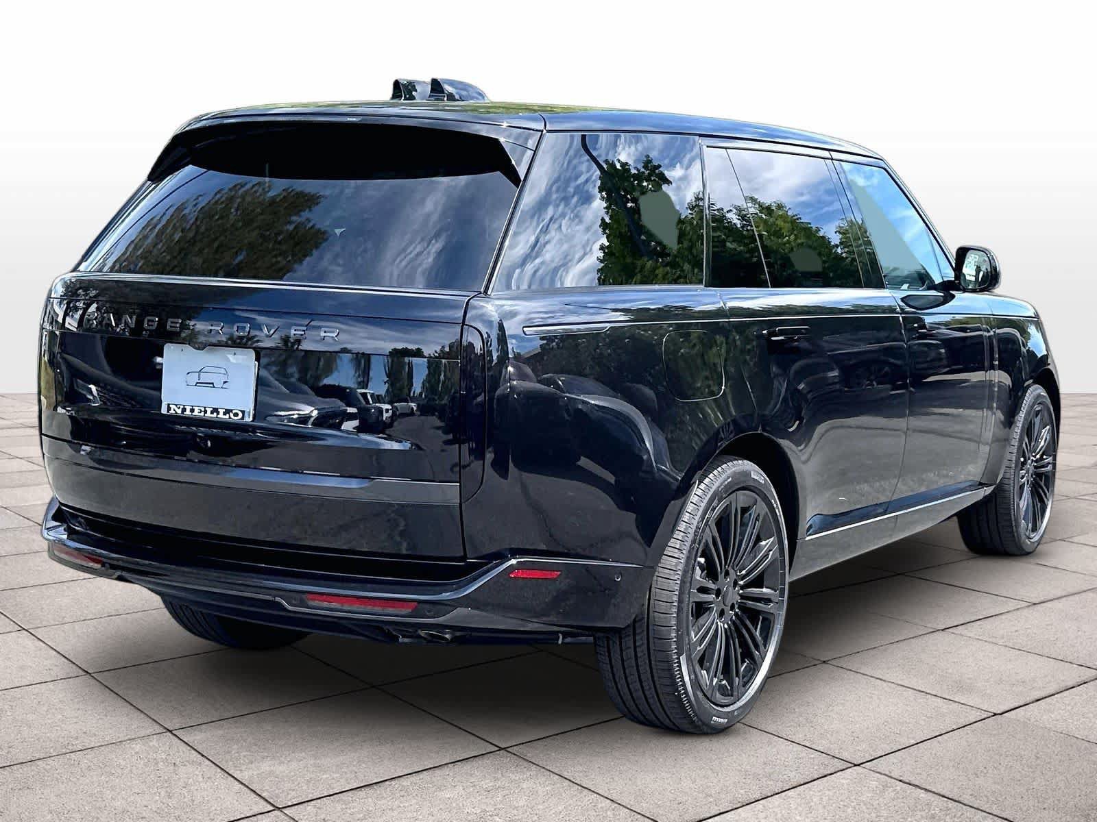 New 2026 Land Rover Range Rover Long Wheelbase SE AWD/4WD image 4