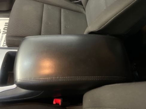 Used 2020 Jeep Grand Cherokee Laredo image 32