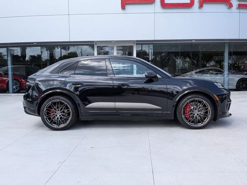 New 2026 Porsche Macan Turbo Electric AWD/4WD image 8