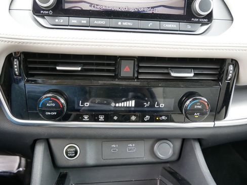 Used 2022 Nissan Rogue SV AWD/4WD image 18