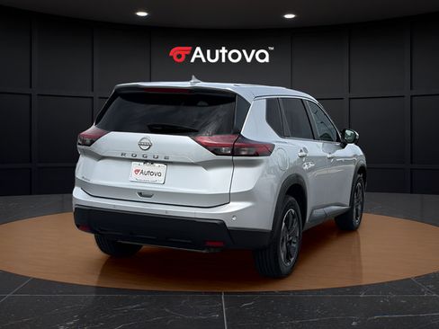 Used 2024 Nissan Rogue SV AWD/4WD image 5