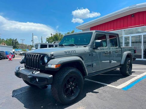 Used 2021 Jeep Gladiator Sport AWD/4WD image 3
