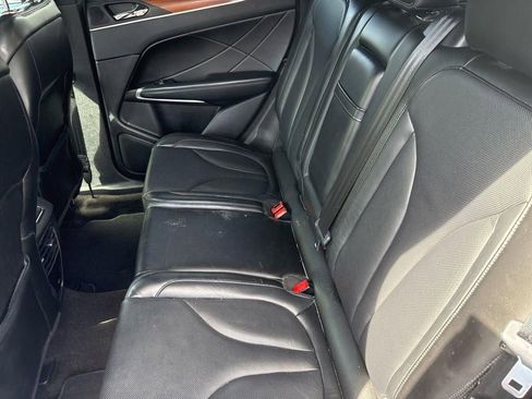 Used 2019 Lincoln MKC Reserve w/ MKC Technology Package FWD image 9