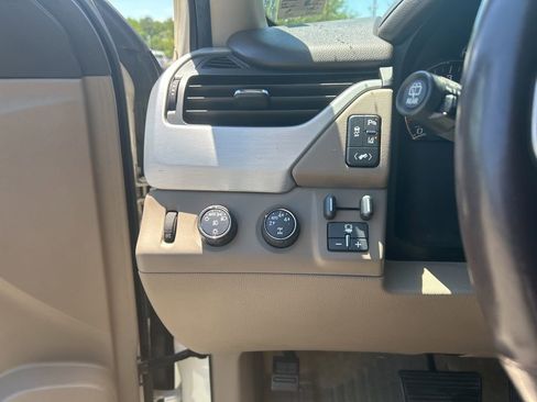 Used 2015 GMC Yukon SLT w/ Open Road Package AWD/4WD image 23