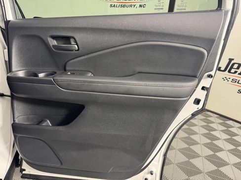 Used 2025 Honda Passport EX-L image 31
