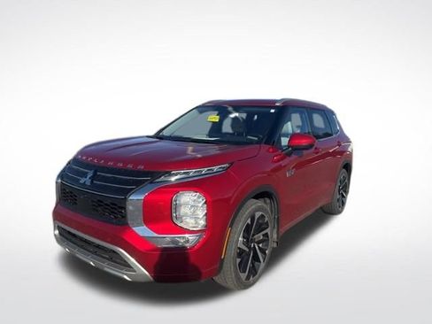 Used 2024 Mitsubishi Outlander 4WD Plug-In Hybrid image 1