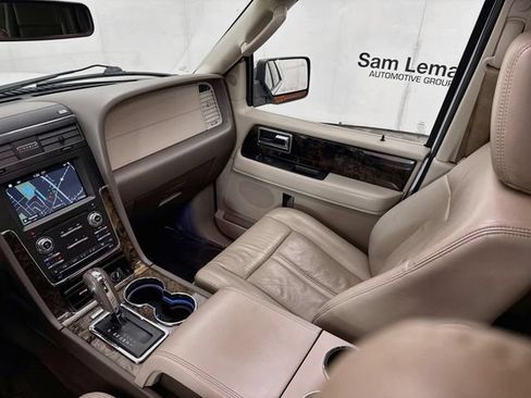 Used 2017 Lincoln Navigator L Select RWD image 25