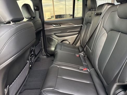 New 2025 Jeep Grand Cherokee Limited w/ Black Appearance Package AWD/4WD image 40