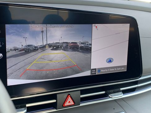 Used 2025 Hyundai Elantra SEL image 17