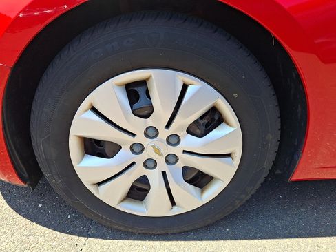 Used 2014 Chevrolet Cruze LS FWD image 4