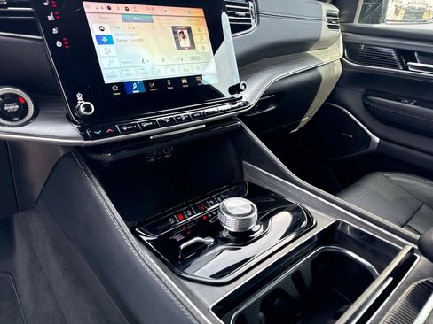 Used 2024 Jeep Wagoneer Series II image 26