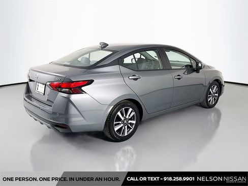 Used 2020 Nissan Versa SV image 5