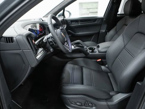 New 2026 Porsche Cayenne GTS image 23