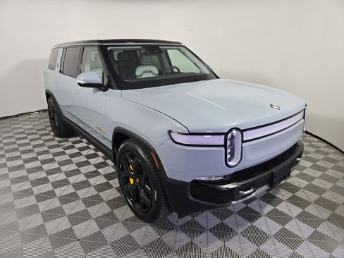 Used 2024 Rivian R1S Adventure AWD/4WD image 7
