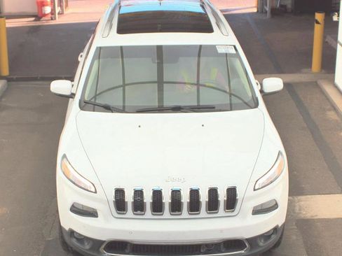 Used 2017 Jeep Cherokee Limited w/ Luxury Group AWD/4WD image 2