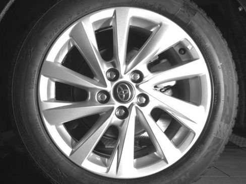 Used 2023 Toyota Camry SE FWD image 11