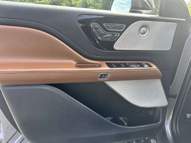 Used 2022 Lincoln Aviator Reserve w/ Equipment Group 201A AWD/4WD image 10