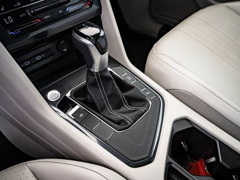 Used 2024 Volkswagen Tiguan SE R-Line image 32