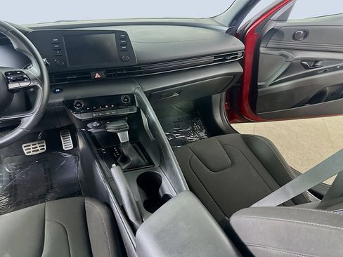 Used 2025 Hyundai Elantra Sport FWD image 17