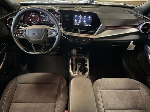 Used 2025 Chevrolet Trax RS w/ Driver Confidence Package FWD image 3