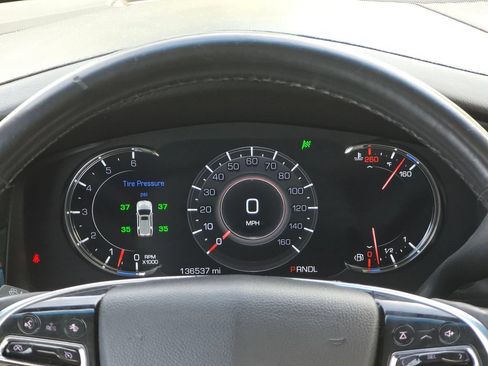 Used 2017 Cadillac Escalade Premium Luxury AWD/4WD image 15