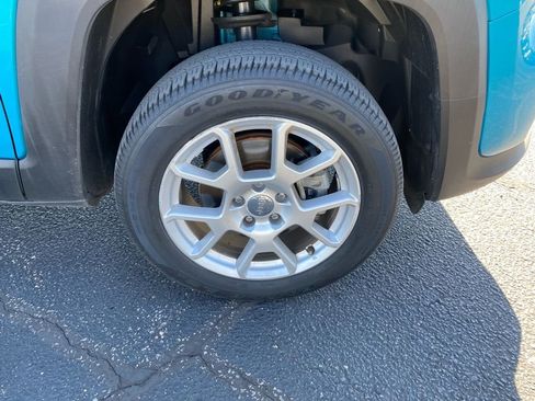 Used 2019 Jeep Renegade Latitude image 2