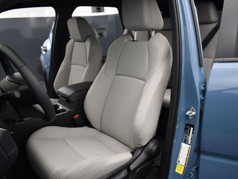 Used 2025 Toyota 4Runner SR5 AWD/4WD image 23
