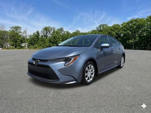Used 2025 Toyota Corolla LE FWD image 4