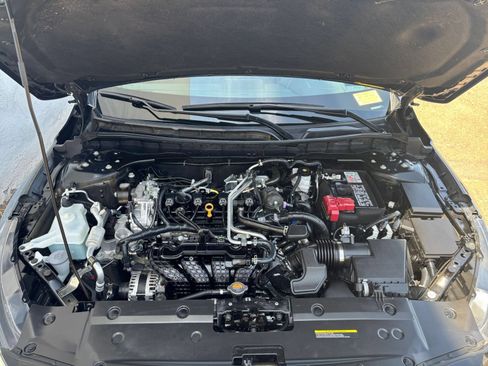 Used 2025 Nissan Altima 2.5 SV FWD image 32