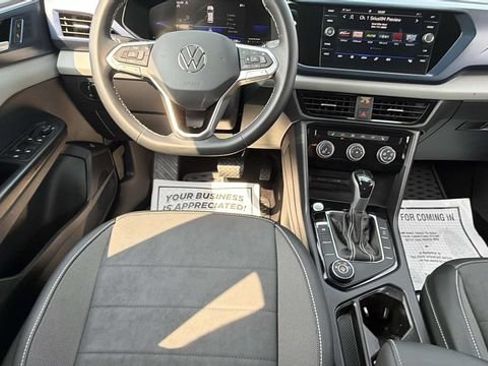 Used 2023 Volkswagen Taos SE AWD/4WD image 12