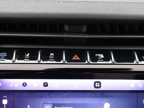 Used 2023 Jeep Grand Cherokee 4WD 4xe w/ Luxury Tech Group II image 31